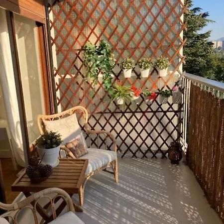 Spacious Apartment With Balcony And Free Parking Ecully