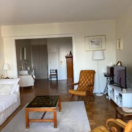 Apartment Spacious Apartment With Balcony And Free Parking *