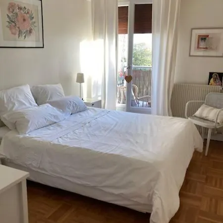 Spacious Apartment With Balcony And Free Parking *